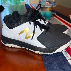 NWOT New Balance Fastpitch turf softball sneakers 7